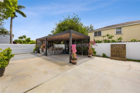 Купить виллу или дом в Майами, Флорида 5 спален, 205.69м2, № 2068987 - фото 21