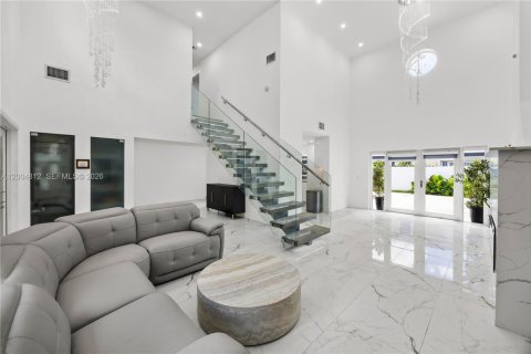 Купить виллу или дом в Майами, Флорида 5 спален, 205.69м2, № 2068987 - фото 5