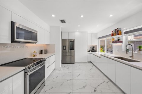 Купить виллу или дом в Майами, Флорида 5 спален, 205.69м2, № 2068987 - фото 9