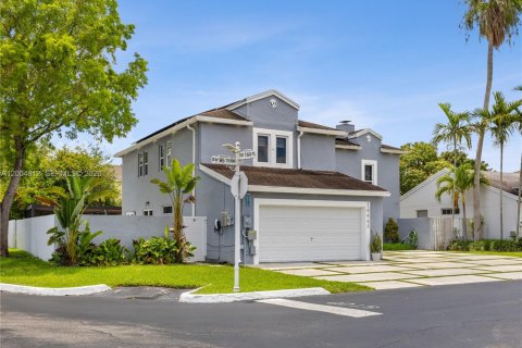 Купить виллу или дом в Майами, Флорида 5 спален, 205.69м2, № 2068987 - фото 2