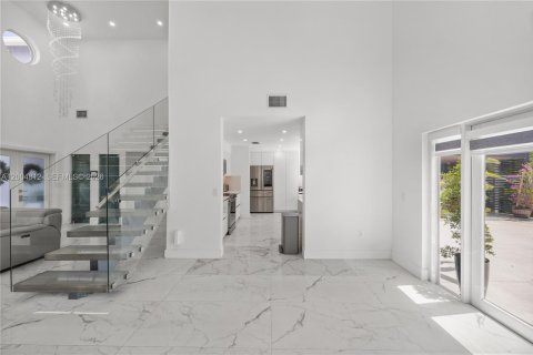 Купить виллу или дом в Майами, Флорида 5 спален, 205.69м2, № 2068987 - фото 7