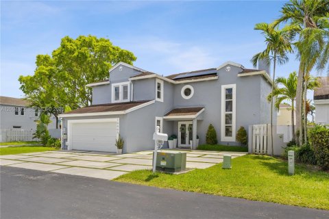 Купить виллу или дом в Майами, Флорида 5 спален, 205.69м2, № 2068987 - фото 3