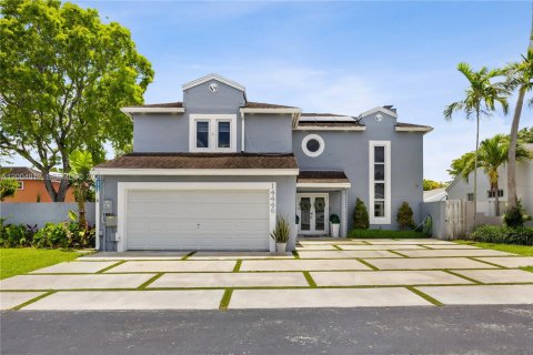 Дом в Майами, Флорида 5 спален, 205.69м2 № 2068987