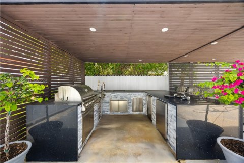 Купить виллу или дом в Майами, Флорида 5 спален, 205.69м2, № 2068987 - фото 23