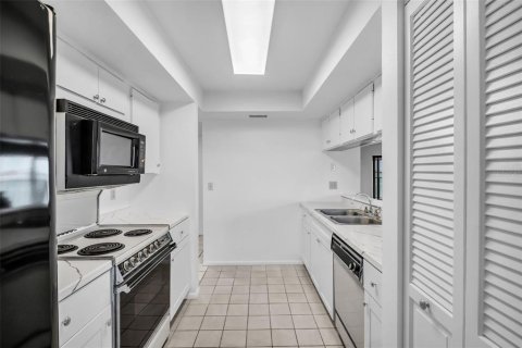 Condo in Clearwater, Florida, 2 bedrooms № 2167440 - photo 10