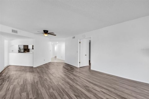 Condo in Clearwater, Florida, 2 bedrooms № 2167440 - photo 25