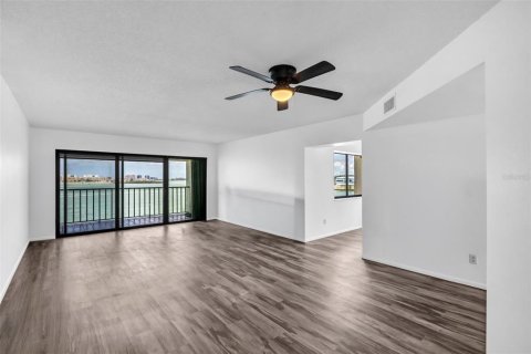 Condo in Clearwater, Florida, 2 bedrooms № 2167440 - photo 17