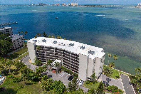 Condo in Clearwater, Florida, 2 bedrooms № 2167440