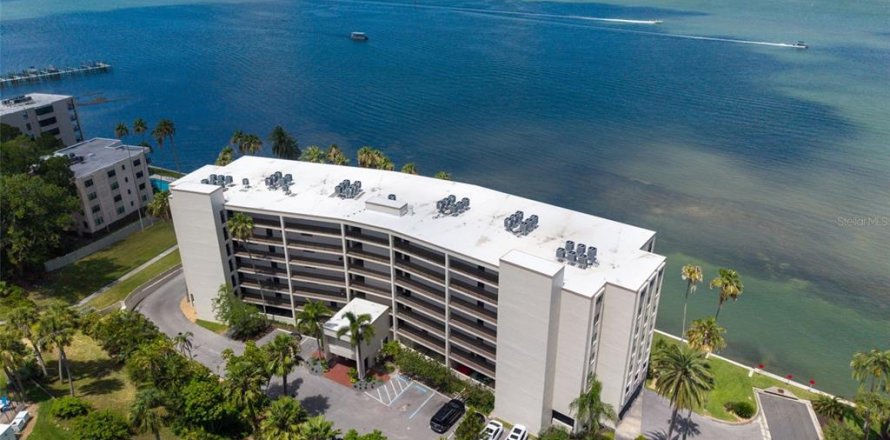 Condo in Clearwater, Florida, 2 bedrooms № 2167440