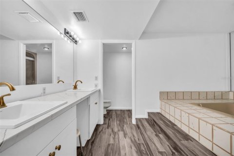 Condo in Clearwater, Florida, 2 bedrooms № 2167440 - photo 5