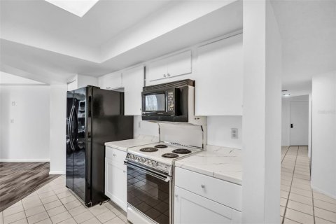 Condo in Clearwater, Florida, 2 bedrooms № 2167440 - photo 11