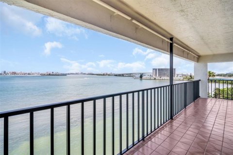 Condo in Clearwater, Florida, 2 bedrooms № 2167440 - photo 12