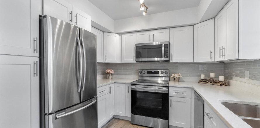 Condominio en Atlantis, Florida, 2 dormitorios  № 514707