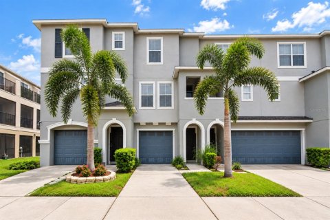 Touwnhouse à PALM RIVER TOWNHOMES à Tampa, Floride 2 chambres, 114.27 m2 № 2388728
