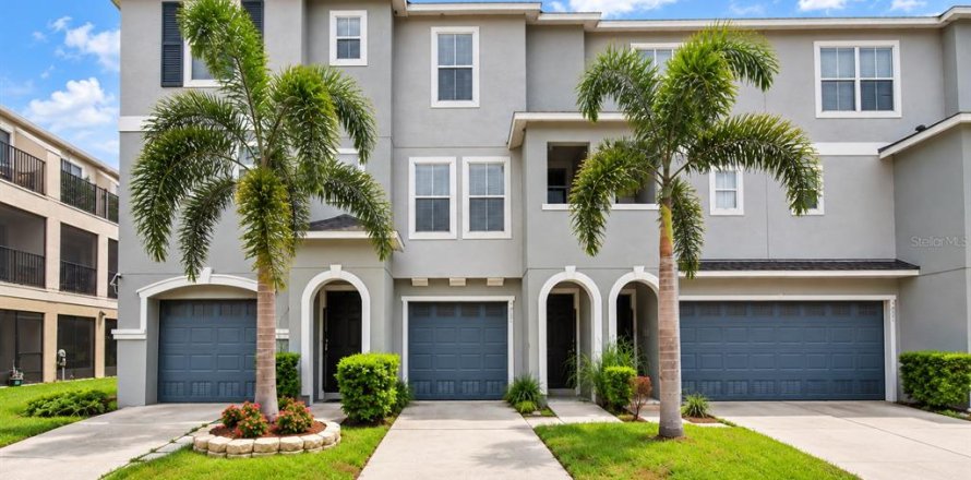 Touwnhouse à PALM RIVER TOWNHOMES à Tampa, Floride 2 chambres, 114.27 m2 № 2388728