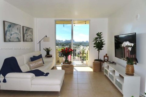 Condo in Miami, Florida, 2 bedrooms  № 2004794 - photo 2