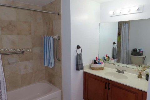 Condo in Miami, Florida, 2 bedrooms  № 2004794 - photo 6