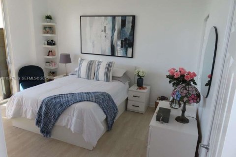 Condo in Miami, Florida, 2 bedrooms  № 2004794 - photo 5