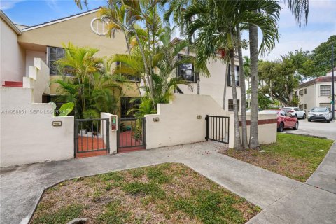 Купить кондоминиум в Майами, Флорида 3 спальни, 102.38м2, № 2023344 - фото 2