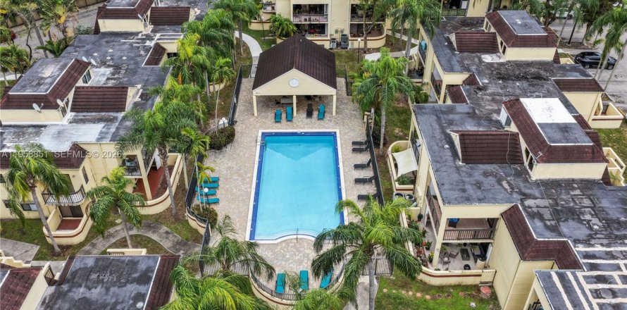 Кондоминиум с 3 спальнями в Майами, Флорида № 2023344