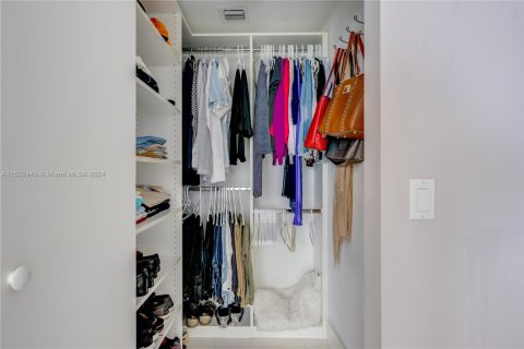 Condominio en venta en Miami Beach, Florida, 3 dormitorios, 114.27 m2 № 1862036 - foto 16
