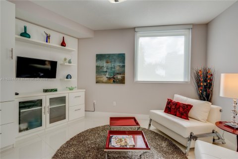 Condominio en venta en Miami Beach, Florida, 3 dormitorios, 114.27 m2 № 1862036 - foto 17
