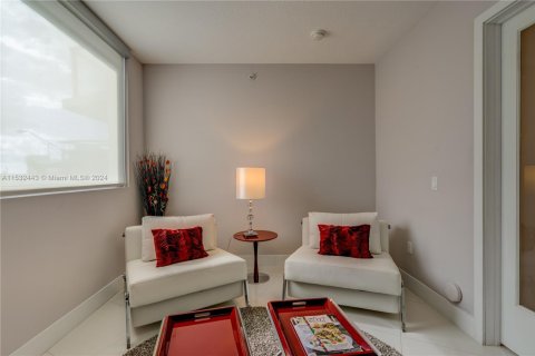 Condominio en venta en Miami Beach, Florida, 3 dormitorios, 114.27 m2 № 1862036 - foto 18