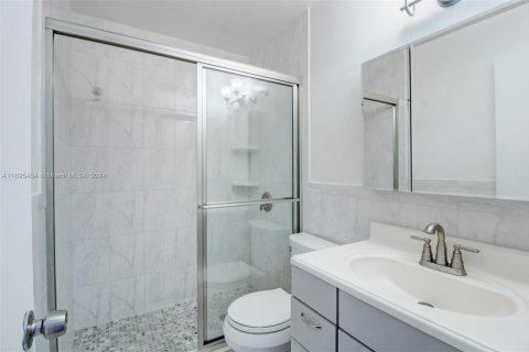 Condominio en venta en Hialeah, Florida, 2 dormitorios, 99.96 m2 № 1861864 - foto 12