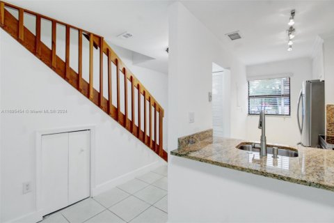 Condominio en venta en Hialeah, Florida, 2 dormitorios, 99.96 m2 № 1861864 - foto 8