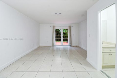 Condominio en venta en Hialeah, Florida, 2 dormitorios, 99.96 m2 № 1861864 - foto 3