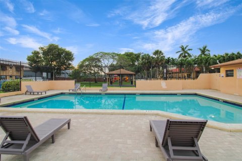 Condominio en venta en Hialeah, Florida, 2 dormitorios, 99.96 m2 № 1861864 - foto 21