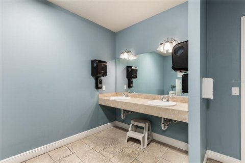 Propiedad comercial en venta en Gainesville, Florida, 538.93 m2 № 1913706 - foto 29