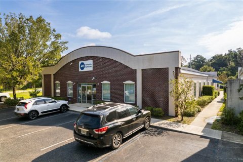 Propiedad comercial en venta en Gainesville, Florida, 538.93 m2 № 1913706 - foto 2