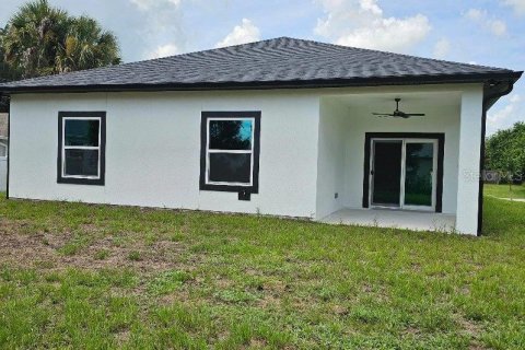 Villa ou maison à louer à Palm Bay, Floride: 4 chambres, 183.95 m2 № 1900795 - photo 2