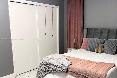 House in Coral Springs, Florida 3 bedrooms, 179.12 sq.m. № 1926717 - photo 13