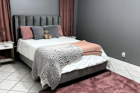 House in Coral Springs, Florida 3 bedrooms, 179.12 sq.m. № 1926717 - photo 14