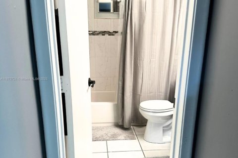 House in Coral Springs, Florida 3 bedrooms, 179.12 sq.m. № 1926717 - photo 16