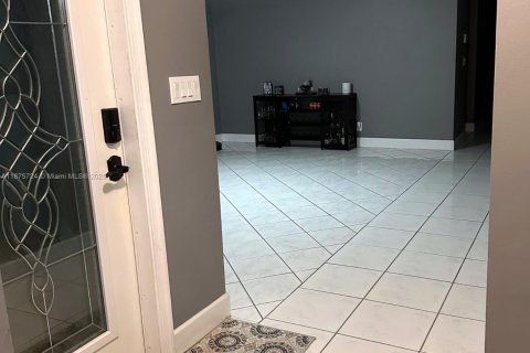 House in Coral Springs, Florida 3 bedrooms, 179.12 sq.m. № 1926717 - photo 9