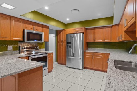 House in Coral Springs, Florida 3 bedrooms, 179.12 sq.m. № 1926717 - photo 3