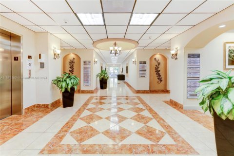 Oficina en alquiler en Miami, Florida № 1175179 - foto 1