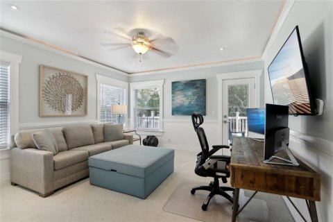 House in Saint Petersburg, Florida 6 bedrooms, 306.58 sq.m. № 1725164 - photo 25