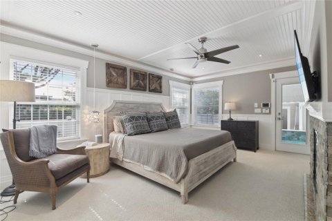 House in Saint Petersburg, Florida 6 bedrooms, 306.58 sq.m. № 1725164 - photo 11