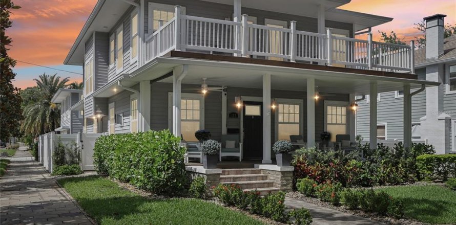 House in Saint Petersburg, Florida 6 bedrooms, 306.58 sq.m. № 1725164