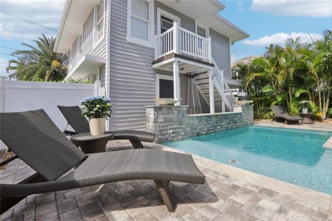 House in Saint Petersburg, Florida 6 bedrooms, 306.58 sq.m. № 1725164 - photo 30