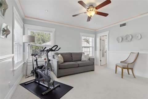 House in Saint Petersburg, Florida 6 bedrooms, 306.58 sq.m. № 1725164 - photo 23