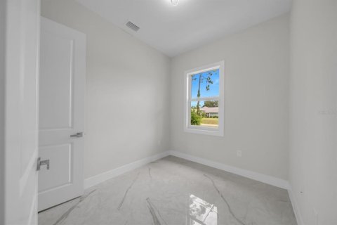 House in Lehigh Acres, Florida 3 bedrooms, 138.7 sq.m. № 2109855 - photo 18