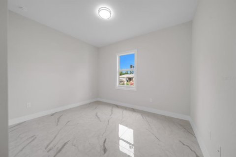 House in Lehigh Acres, Florida 3 bedrooms, 138.7 sq.m. № 2109855 - photo 25