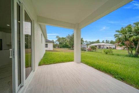 House in Lehigh Acres, Florida 3 bedrooms, 138.7 sq.m. № 2109855 - photo 27