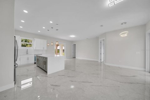 House in Lehigh Acres, Florida 3 bedrooms, 138.7 sq.m. № 2109855 - photo 20