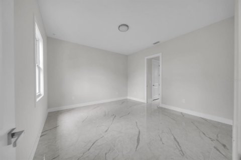 House in Lehigh Acres, Florida 3 bedrooms, 138.7 sq.m. № 2109855 - photo 12